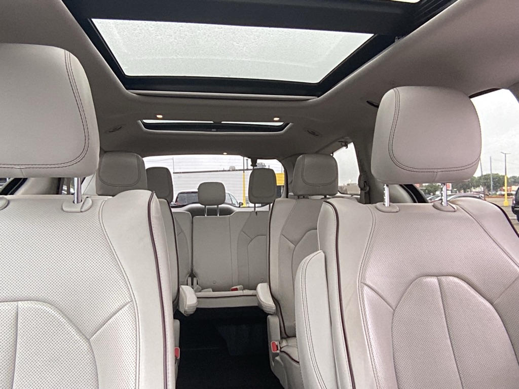 Photo 11 of this CHRYSLER PACIFICA