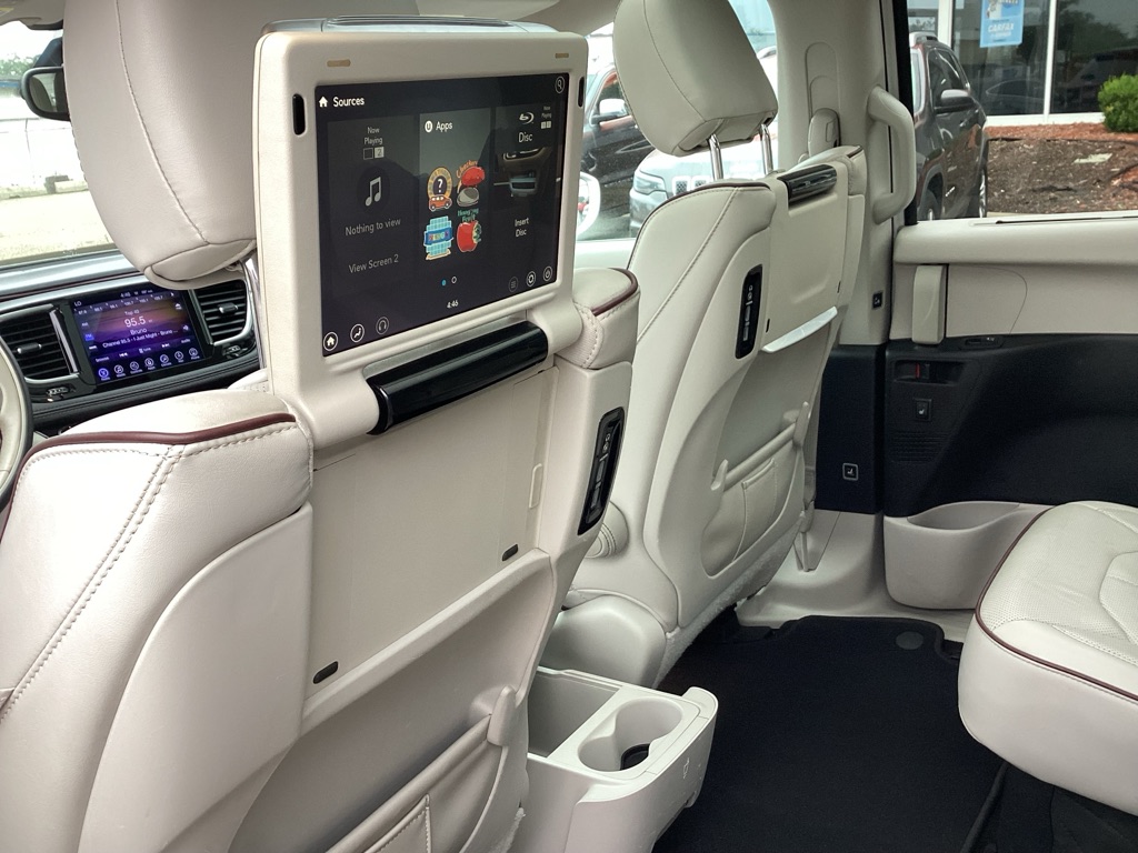 Photo 14 of this CHRYSLER PACIFICA