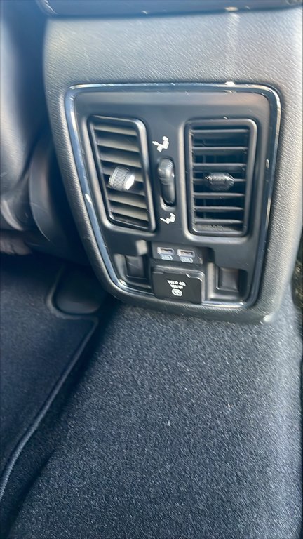 Photo 25 of this JEEP GRAND CHEROKEE