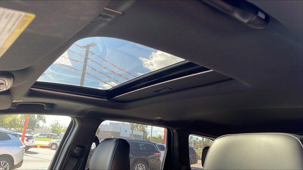 Photo 18 of this JEEP GRAND CHEROKEE