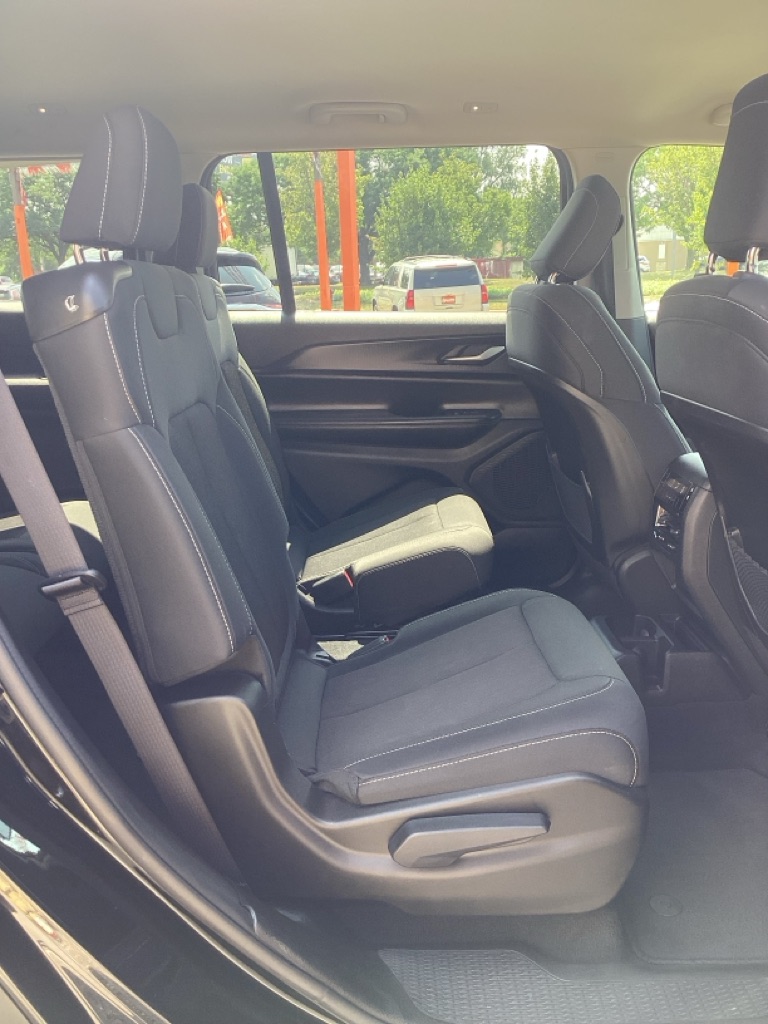 Photo 17 of this JEEP GRAND CHEROKEE