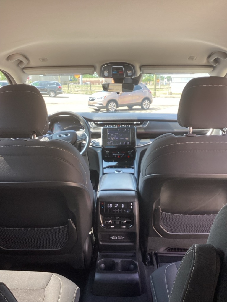Photo 18 of this JEEP GRAND CHEROKEE