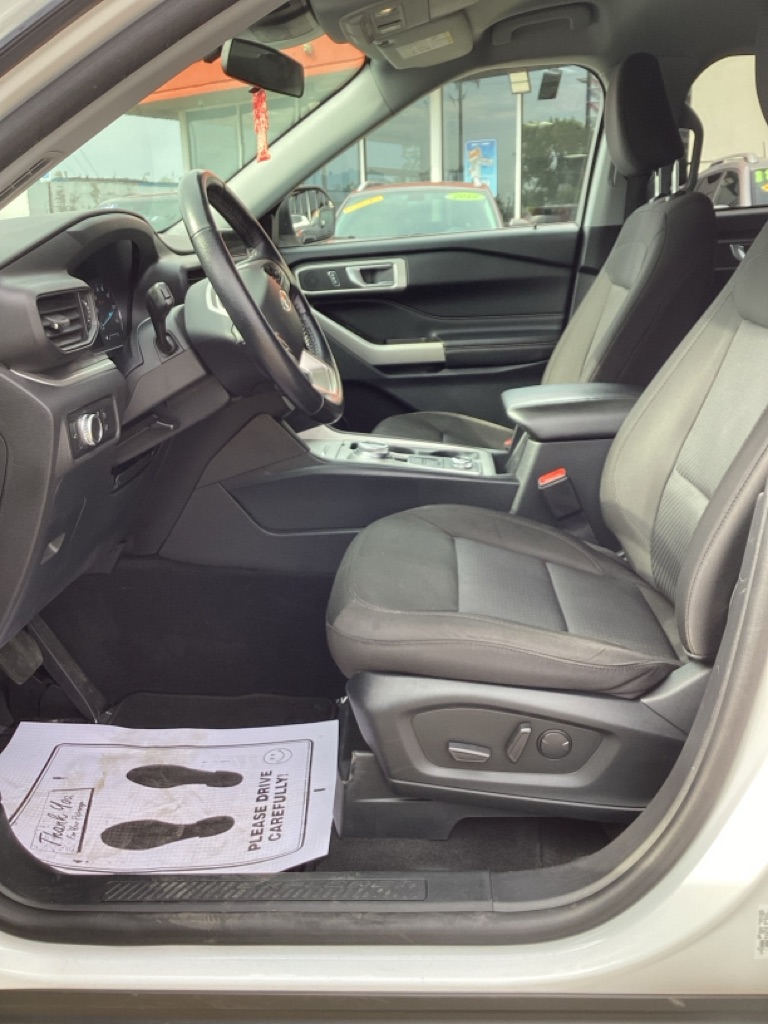 Photo 16 of this FORD EXPLORER