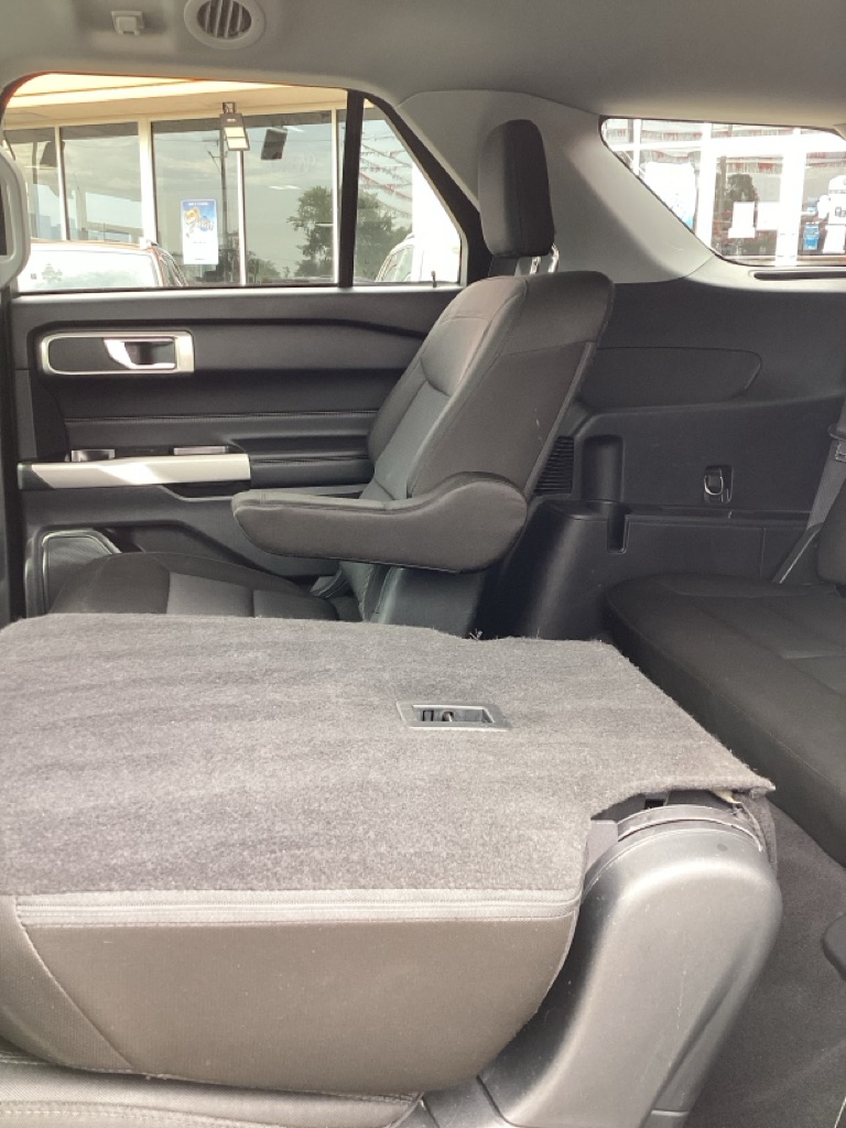 Photo 15 of this FORD EXPLORER