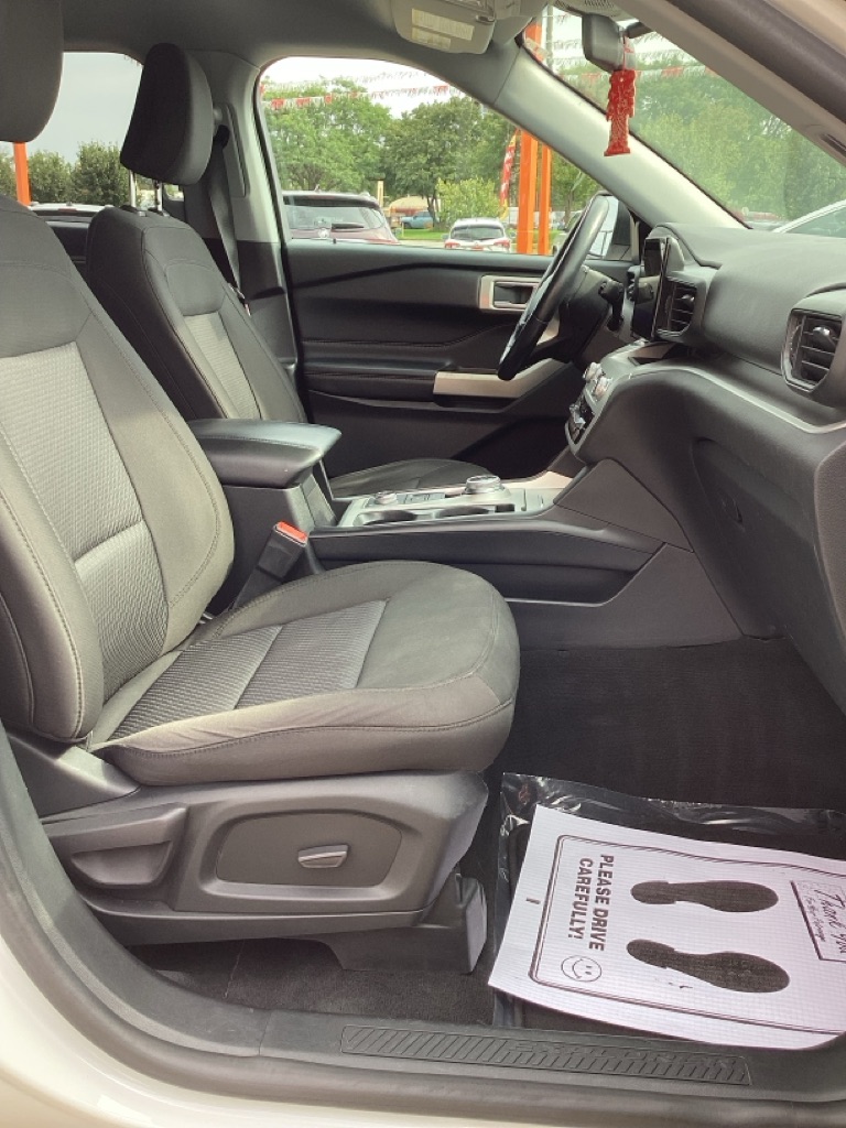 Photo 18 of this FORD EXPLORER