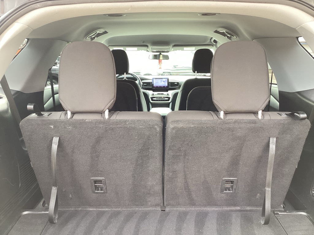 Photo 11 of this FORD EXPLORER