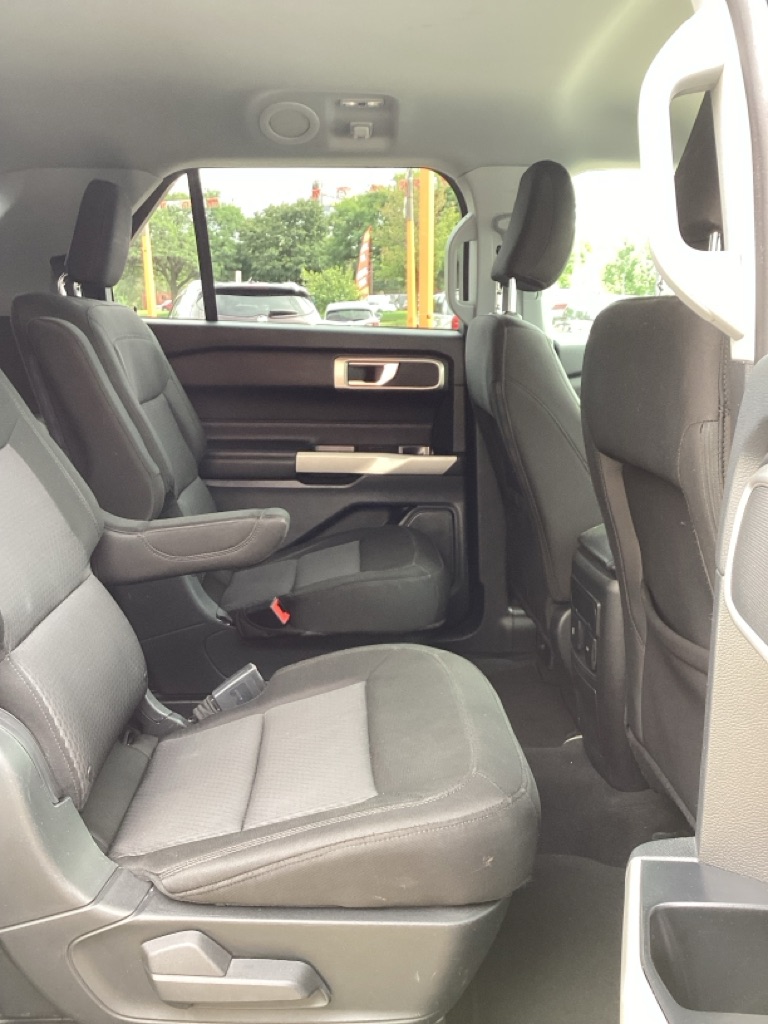 Photo 17 of this FORD EXPLORER