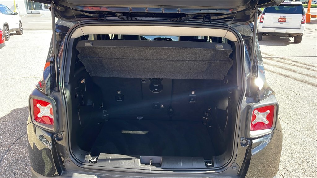 Photo 28 of this JEEP RENEGADE