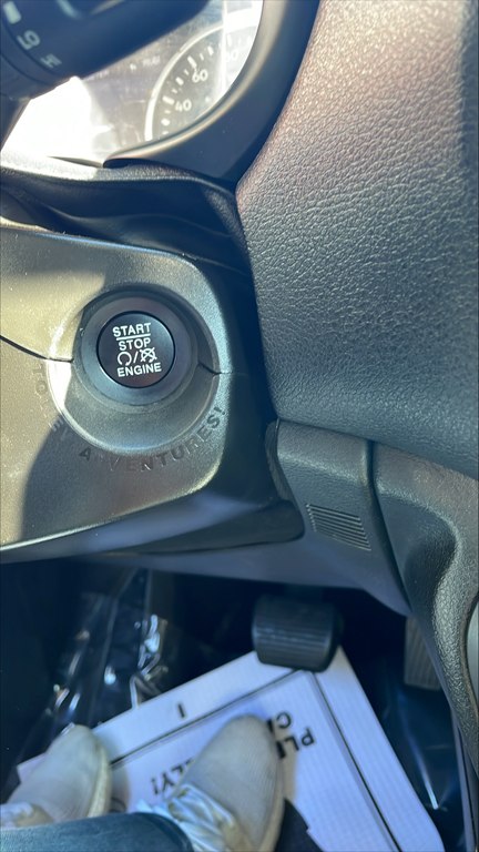Photo 17 of this JEEP RENEGADE
