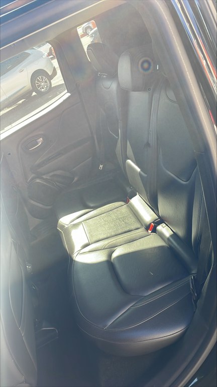 Photo 23 of this JEEP RENEGADE