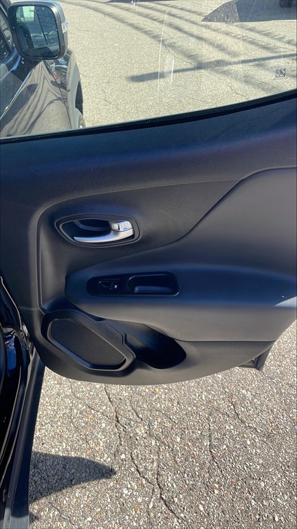 Photo 25 of this JEEP RENEGADE