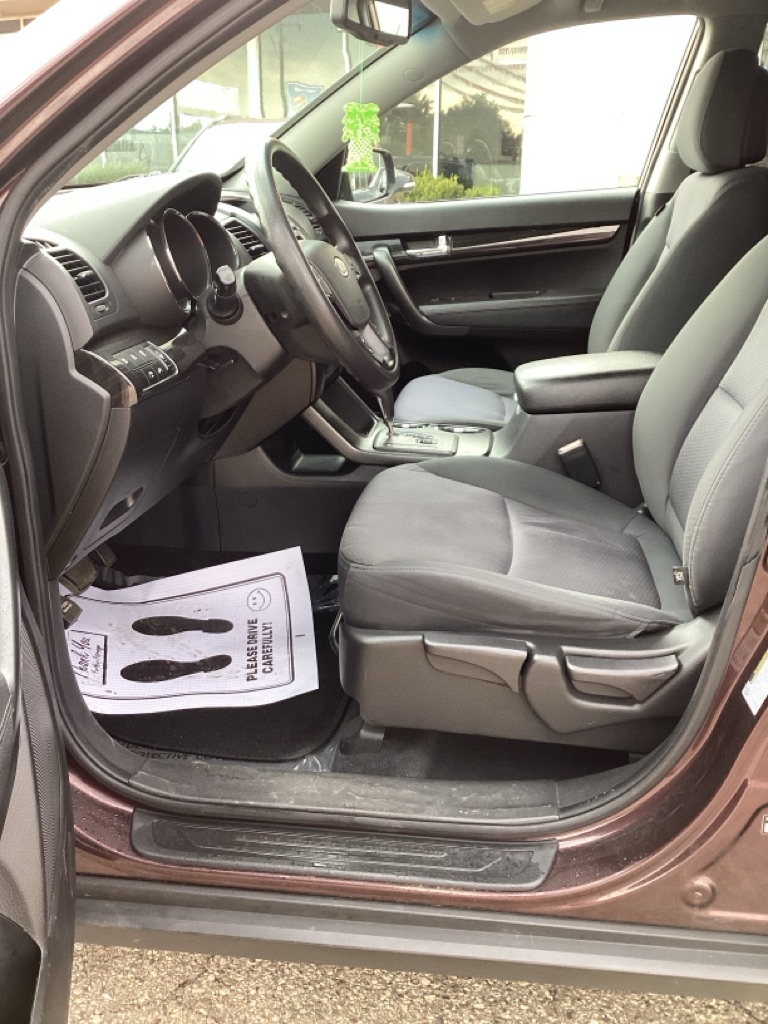 Photo 14 of this KIA SORENTO