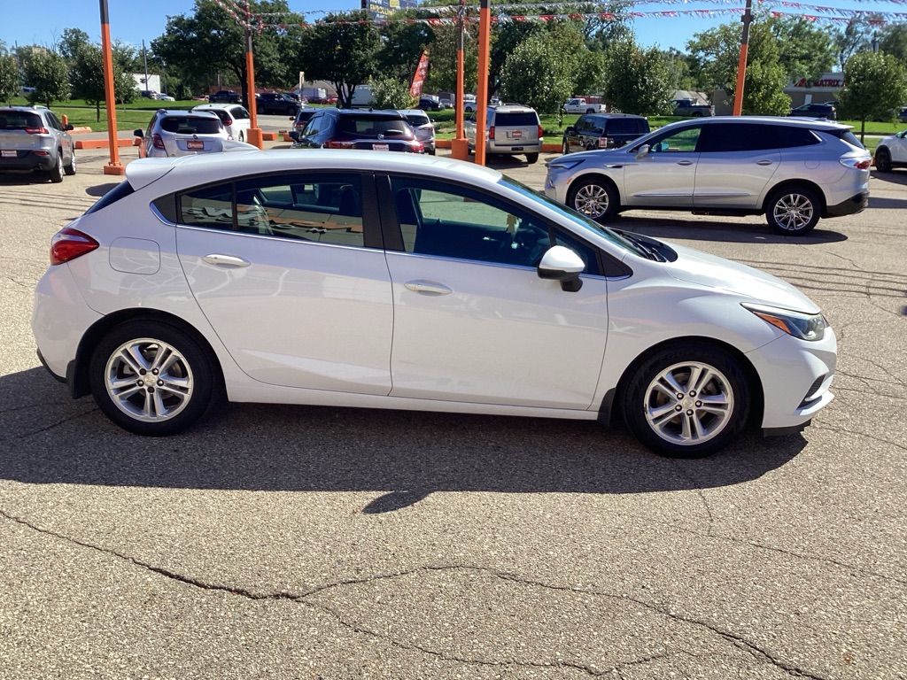 Photo 5 of this CHEVROLET CRUZE