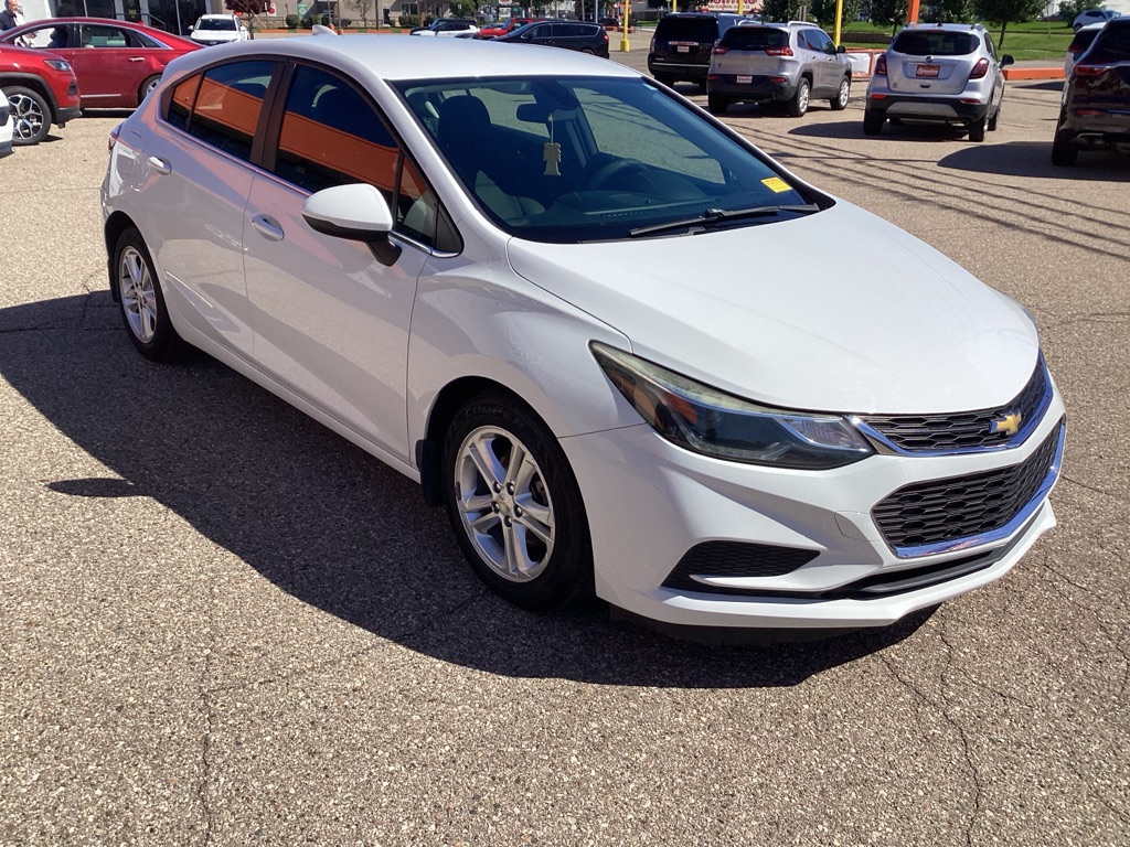 Photo 4 of this CHEVROLET CRUZE
