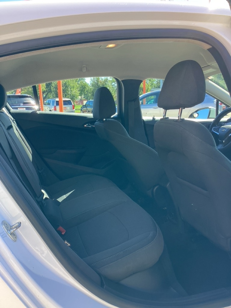 Photo 15 of this CHEVROLET CRUZE