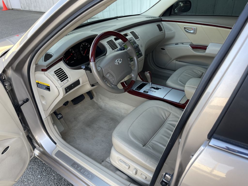 Photo 17 of this HYUNDAI AZERA