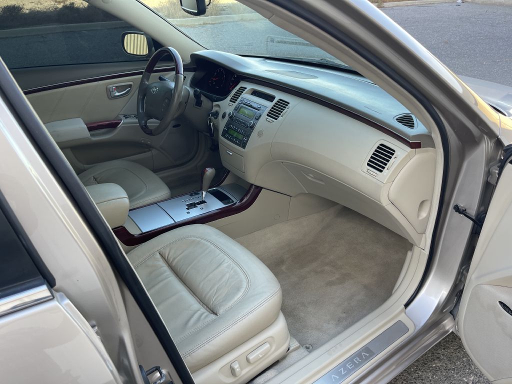 Photo 21 of this HYUNDAI AZERA