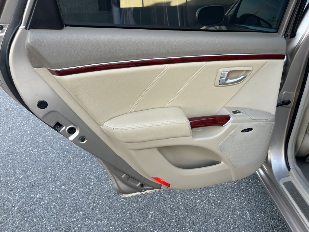 Photo 33 of this HYUNDAI AZERA