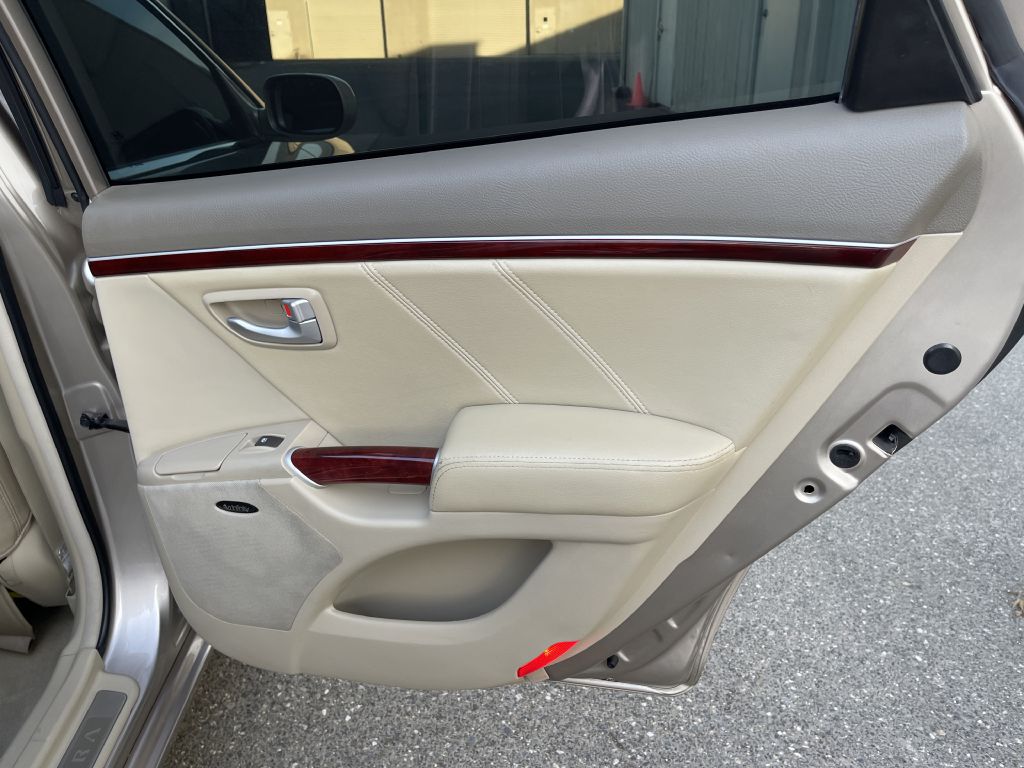 Photo 34 of this HYUNDAI AZERA