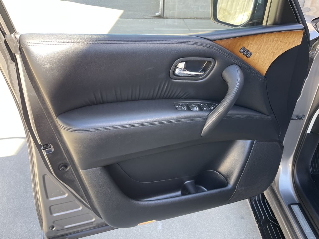 Photo 39 of this INFINITI QX56
