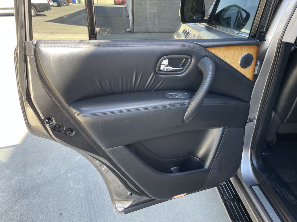 Photo 40 of this INFINITI QX56