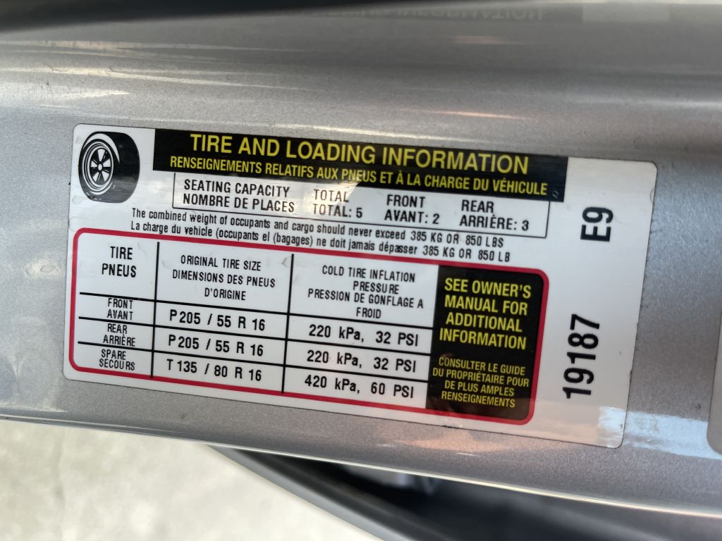 Photo 33 of this PONTIAC VIBE