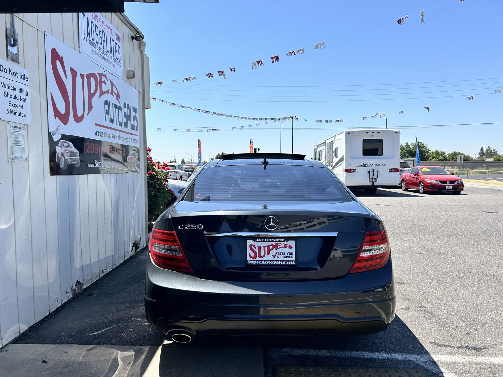 Photo 11 of this MERCEDES-BENZ C-CLASS