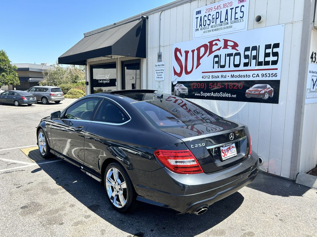 Photo 18 of this MERCEDES-BENZ C-CLASS