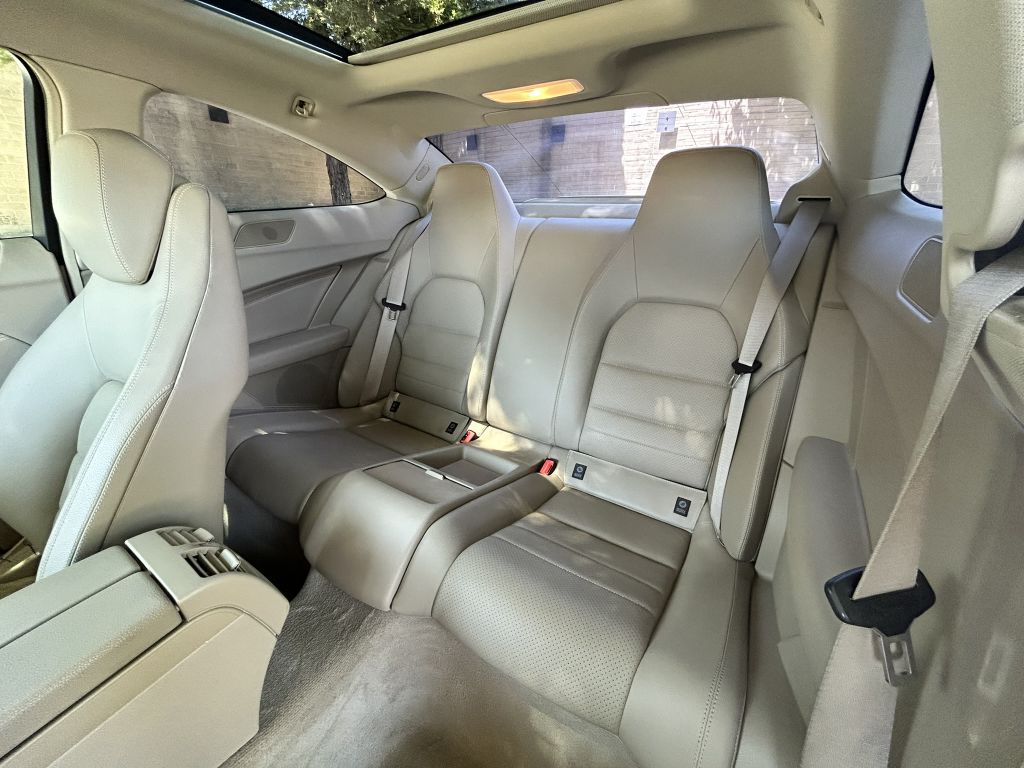 Photo 20 of this MERCEDES-BENZ C-CLASS