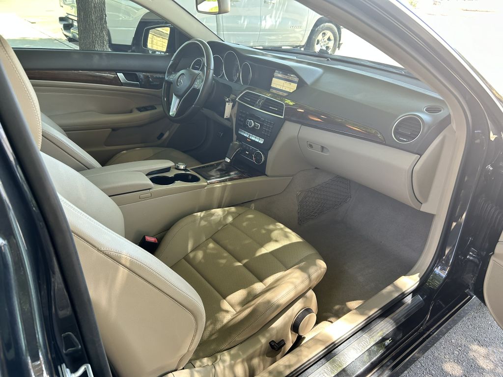 Photo 21 of this MERCEDES-BENZ C-CLASS