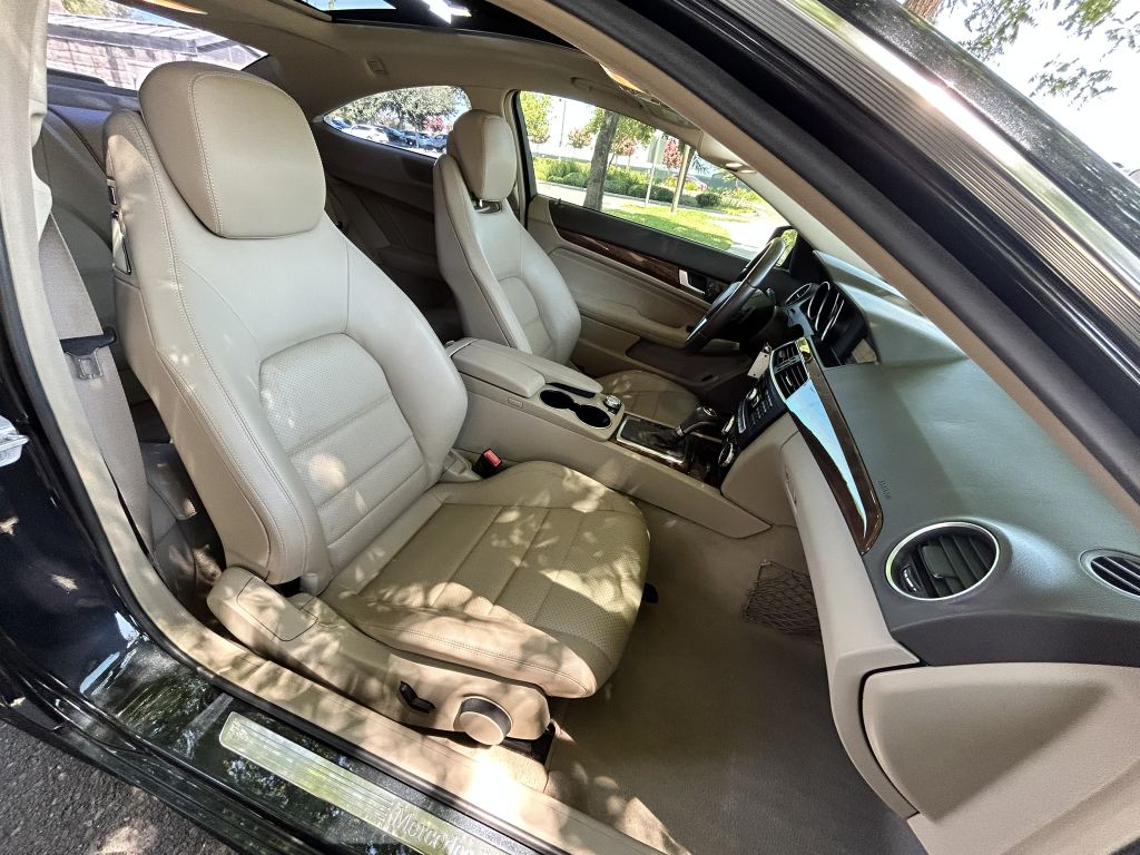 Photo 22 of this MERCEDES-BENZ C-CLASS