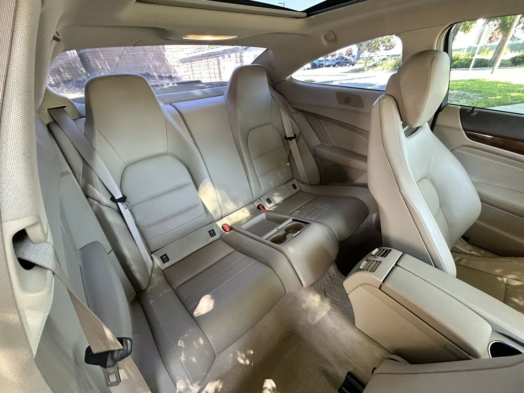 Photo 23 of this MERCEDES-BENZ C-CLASS