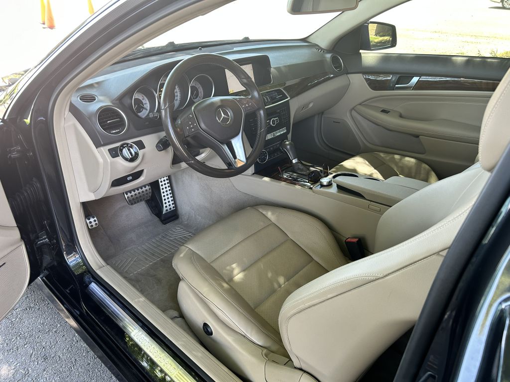 Photo 27 of this MERCEDES-BENZ C-CLASS