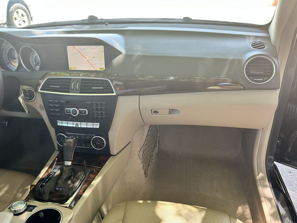 Photo 30 of this MERCEDES-BENZ C-CLASS