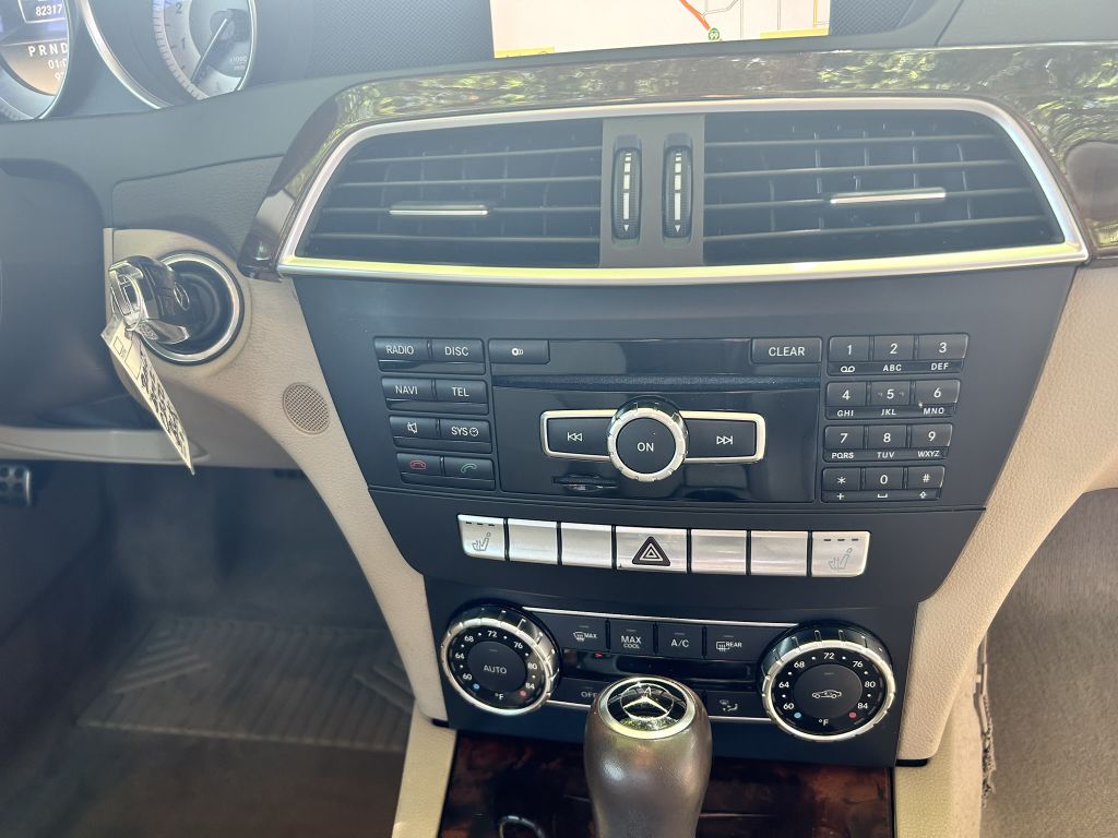 Photo 32 of this MERCEDES-BENZ C-CLASS