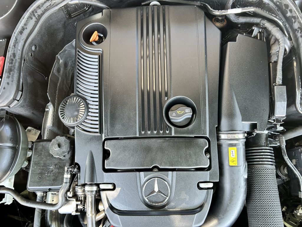 Photo 41 of this MERCEDES-BENZ C-CLASS
