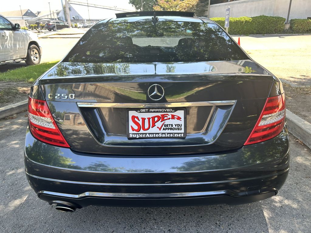 Photo 53 of this MERCEDES-BENZ C-CLASS