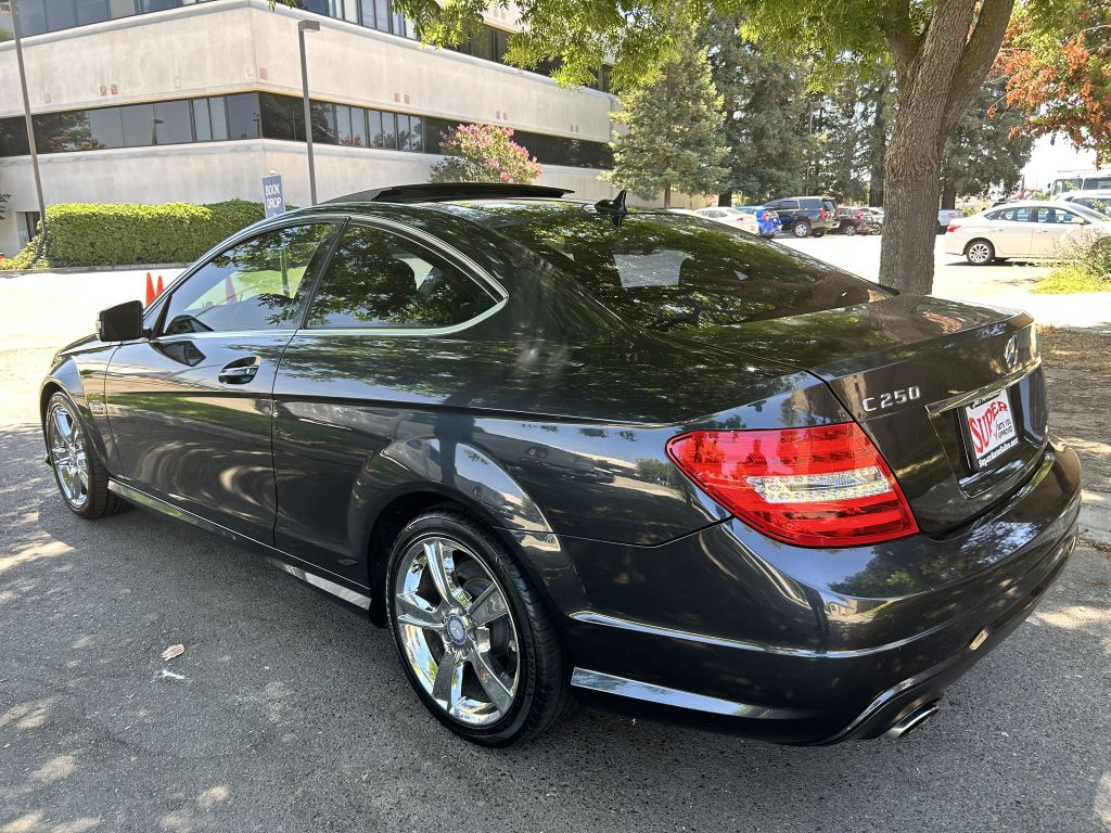Photo 54 of this MERCEDES-BENZ C-CLASS