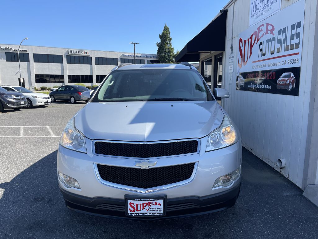 Photo 2 of this CHEVROLET TRAVERSE