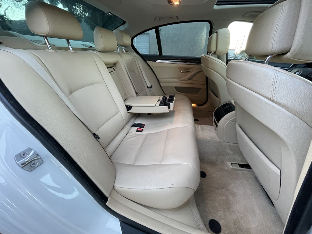 Photo 22 of this BMW 528