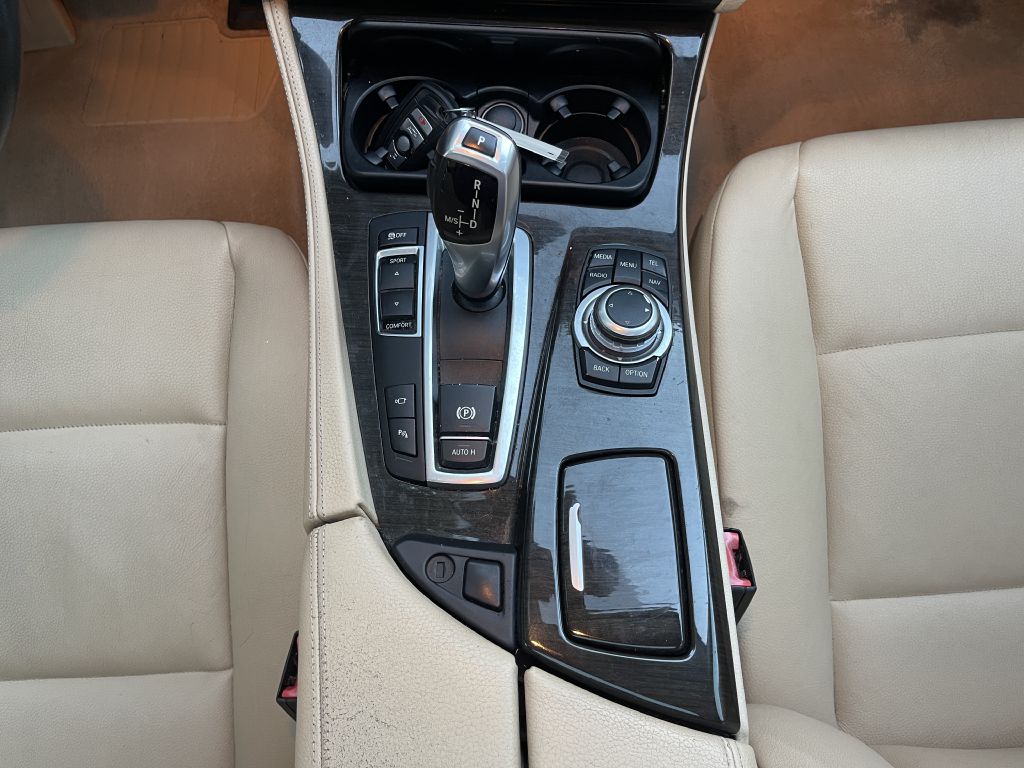 Photo 30 of this BMW 528