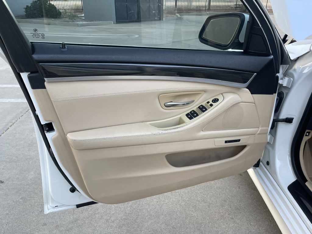 Photo 38 of this BMW 528