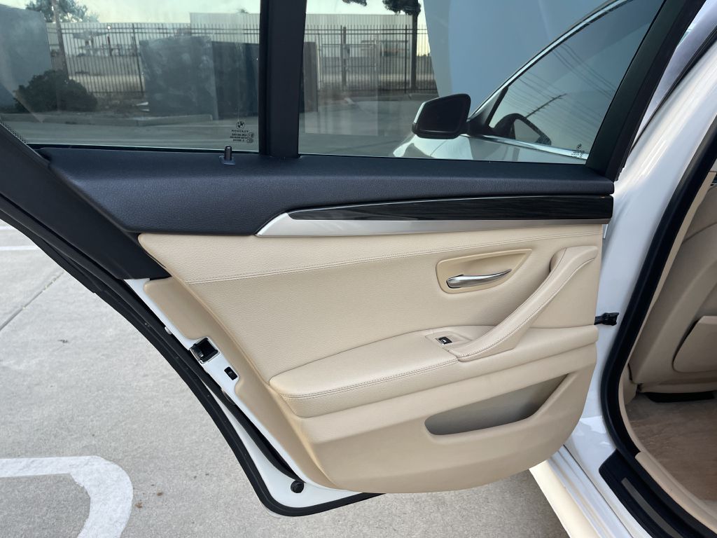 Photo 39 of this BMW 528