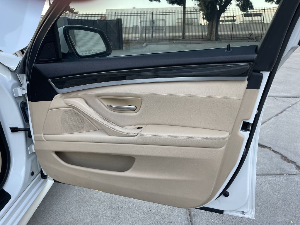 Photo 41 of this BMW 528
