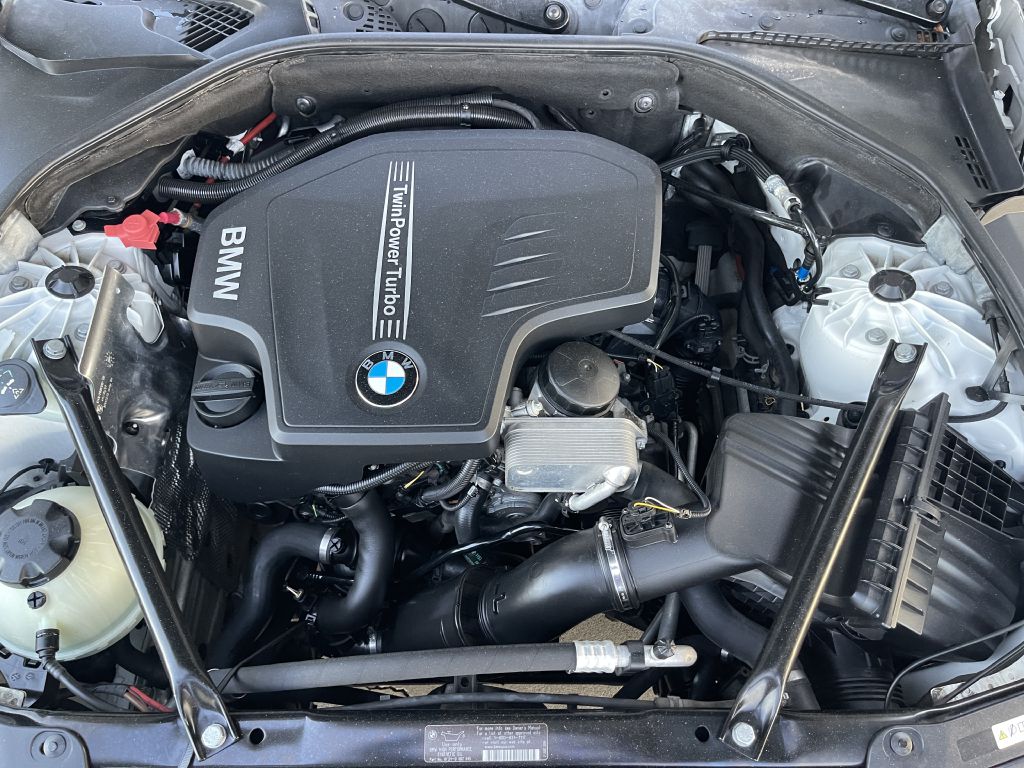 Photo 46 of this BMW 528