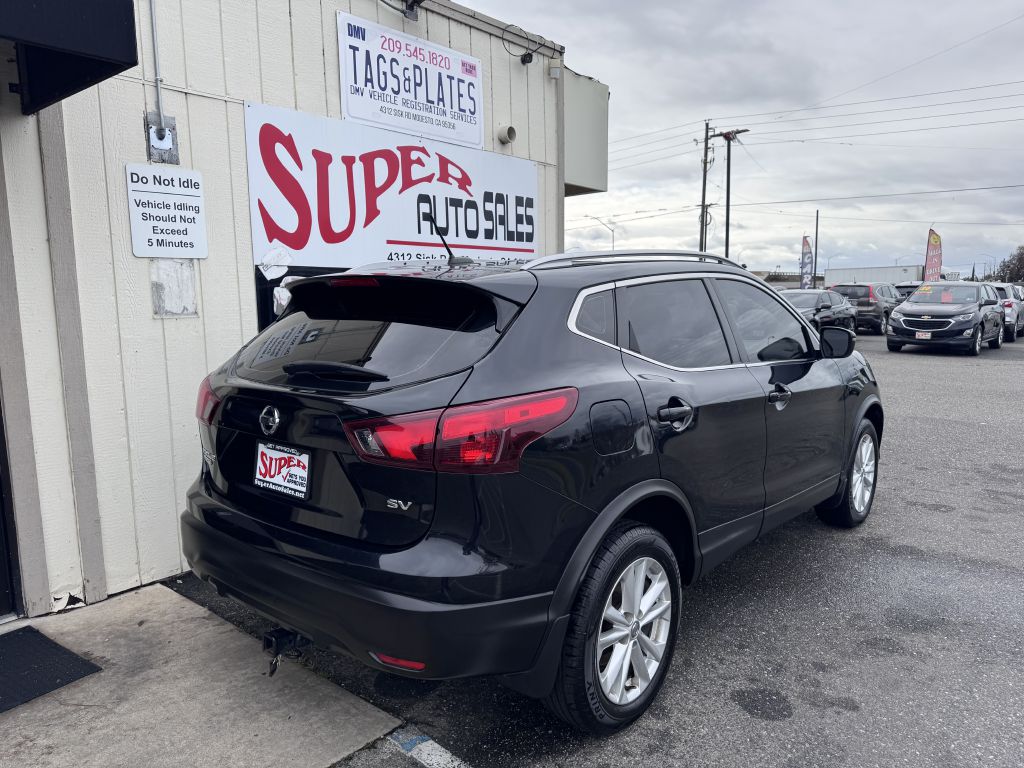 Photo 8 of this NISSAN ROGUE SPORT