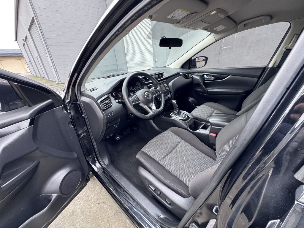 Photo 17 of this NISSAN ROGUE SPORT