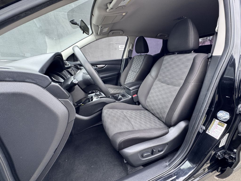 Photo 18 of this NISSAN ROGUE SPORT