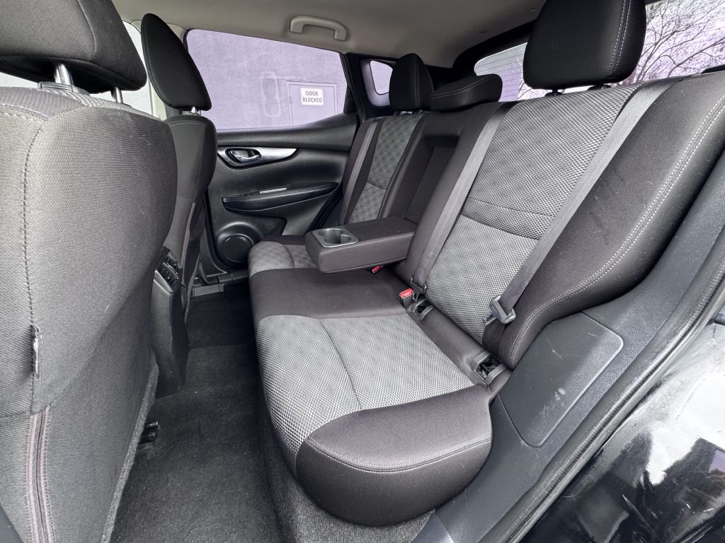 Photo 20 of this NISSAN ROGUE SPORT