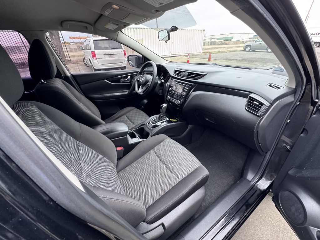 Photo 23 of this NISSAN ROGUE SPORT